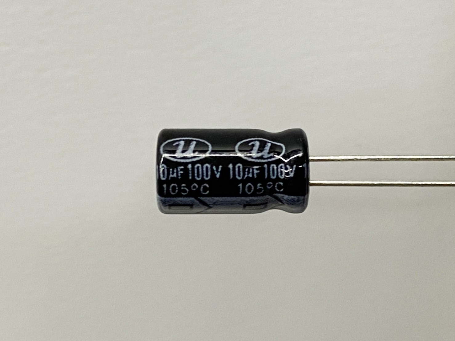 電解電容10uF100V 2pcs ( EC10uF100V 6x11/105℃ )