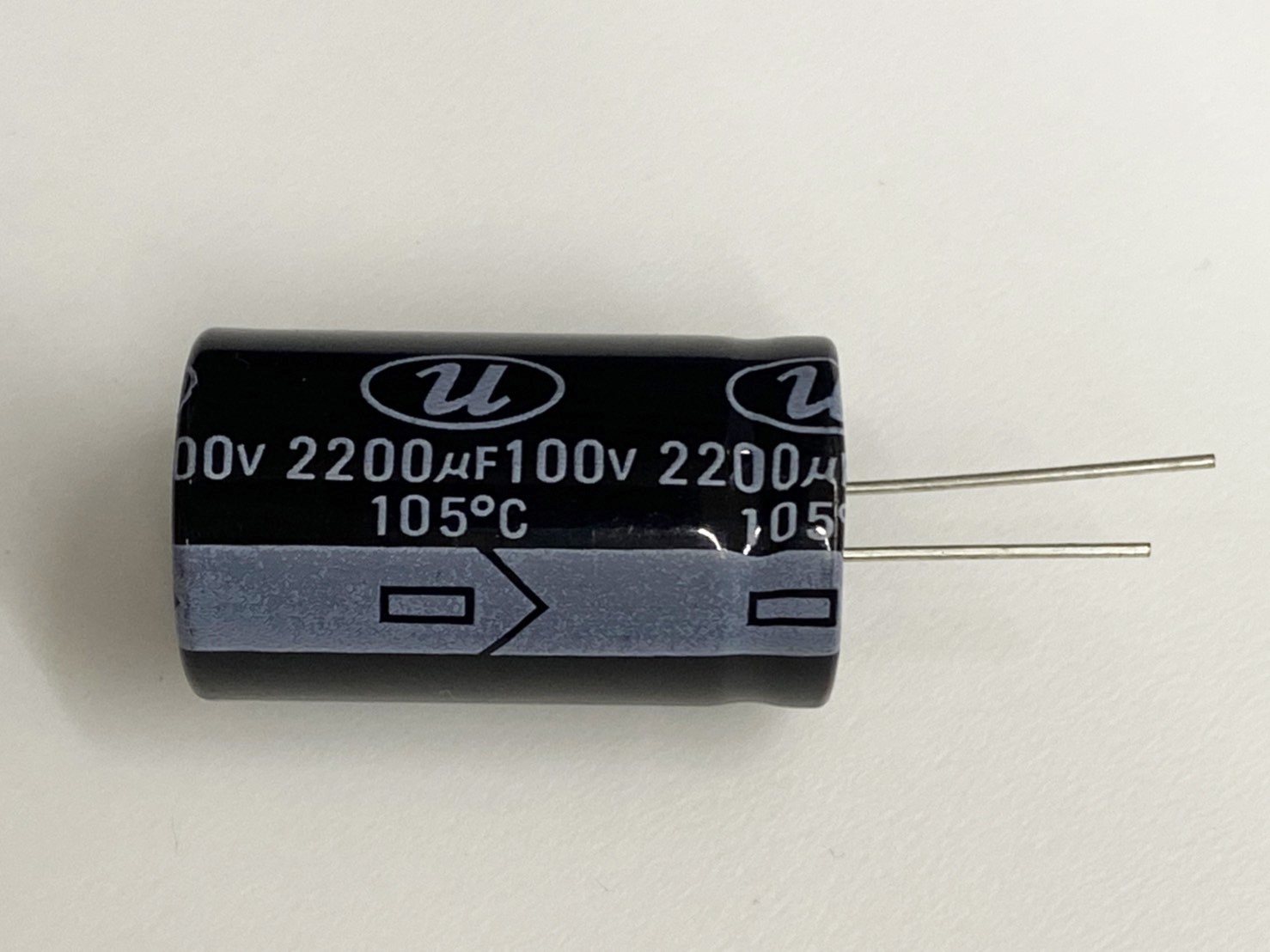電解電容2200uF100V 1pcs ( EC2200uF100V 25x45/105℃ )