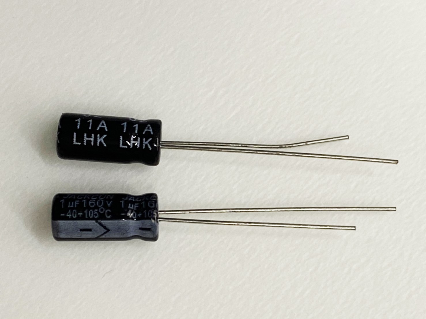 電解電容1uF160V 2pcs ( EC1uF160V 5x11/105℃ )