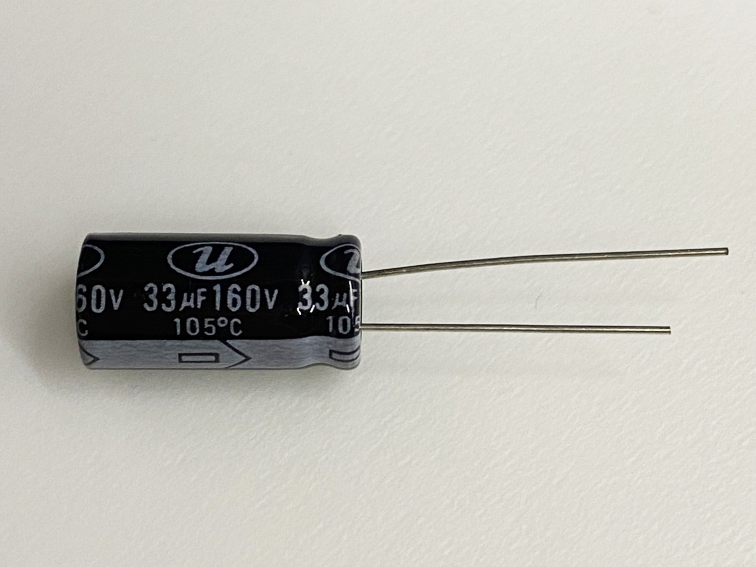 電解電容33uF160V 1pcs ( EC33uF160V 10x20/105℃ )