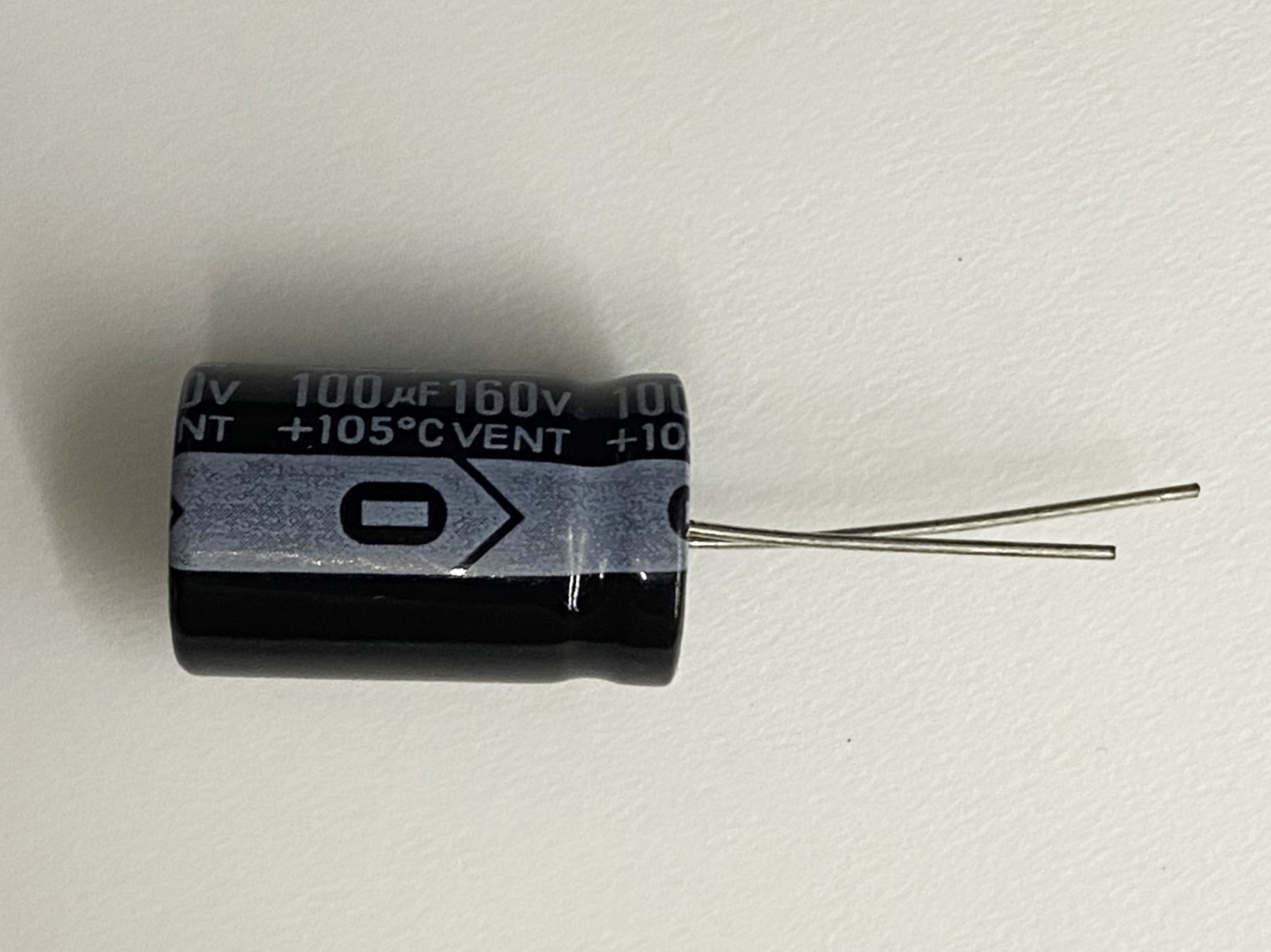 電解電容100uF160V 1pcs ( EC100uF160V 13x26/105℃ )