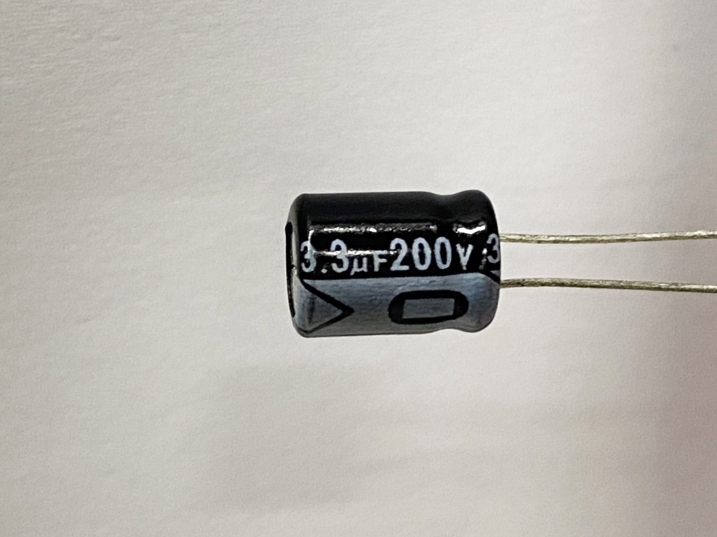 電解電容3.3uF200V 2pcs ( EC3.3uF200V 8x11/105℃ )