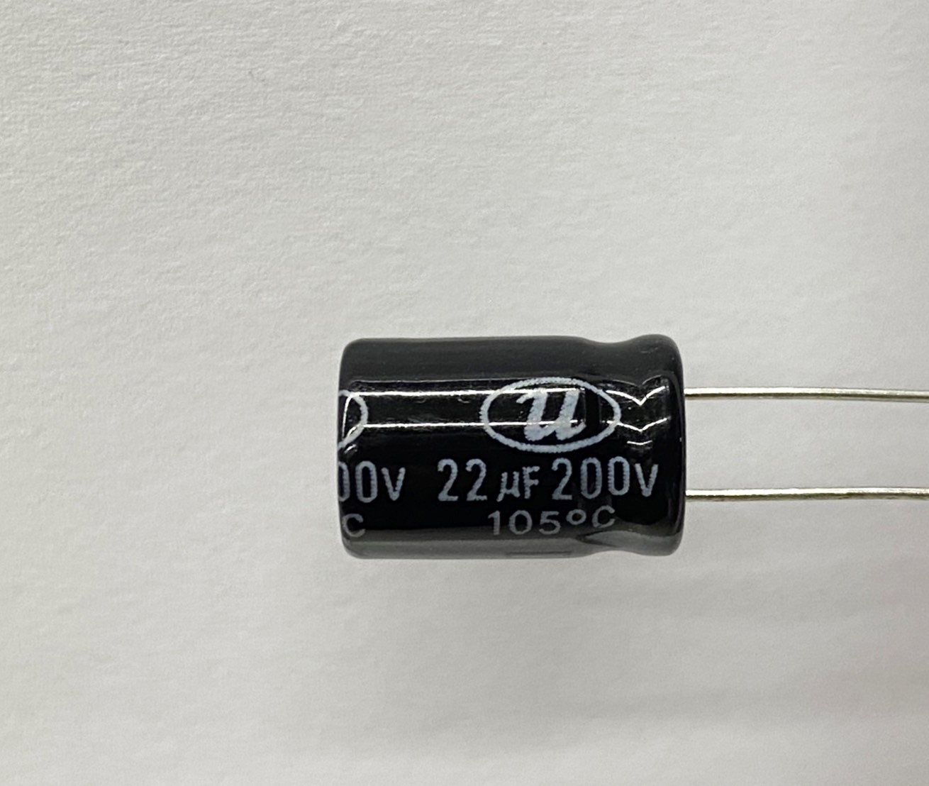 電解電容22uF200V 2pcs ( EC22uF200V 10x15/105℃ )