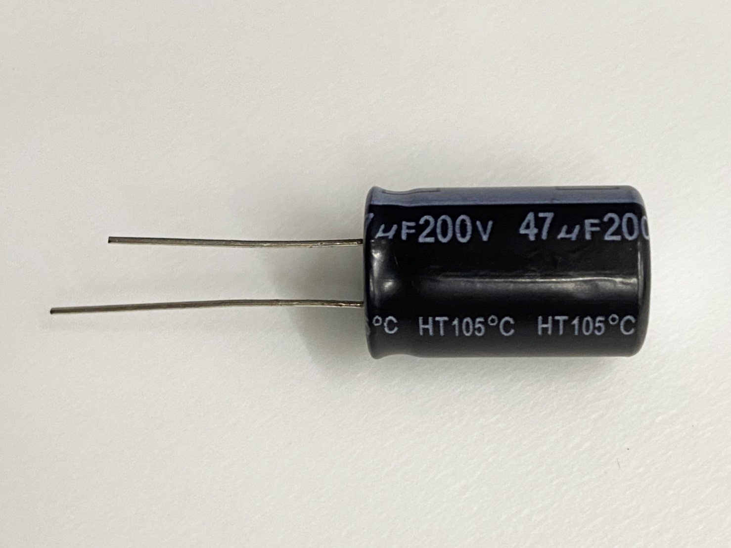 電解電容47uF200V 1pcs ( EC47uF200V 13x21/105℃ )
