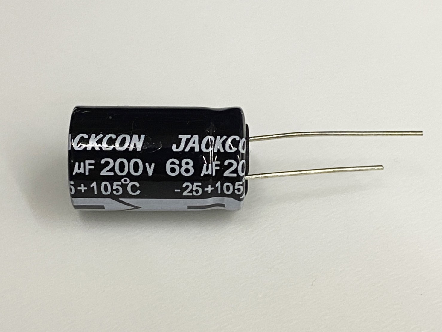 電解電容68uF200V 1pcs ( EC68uF200V 16x26/105℃ )
