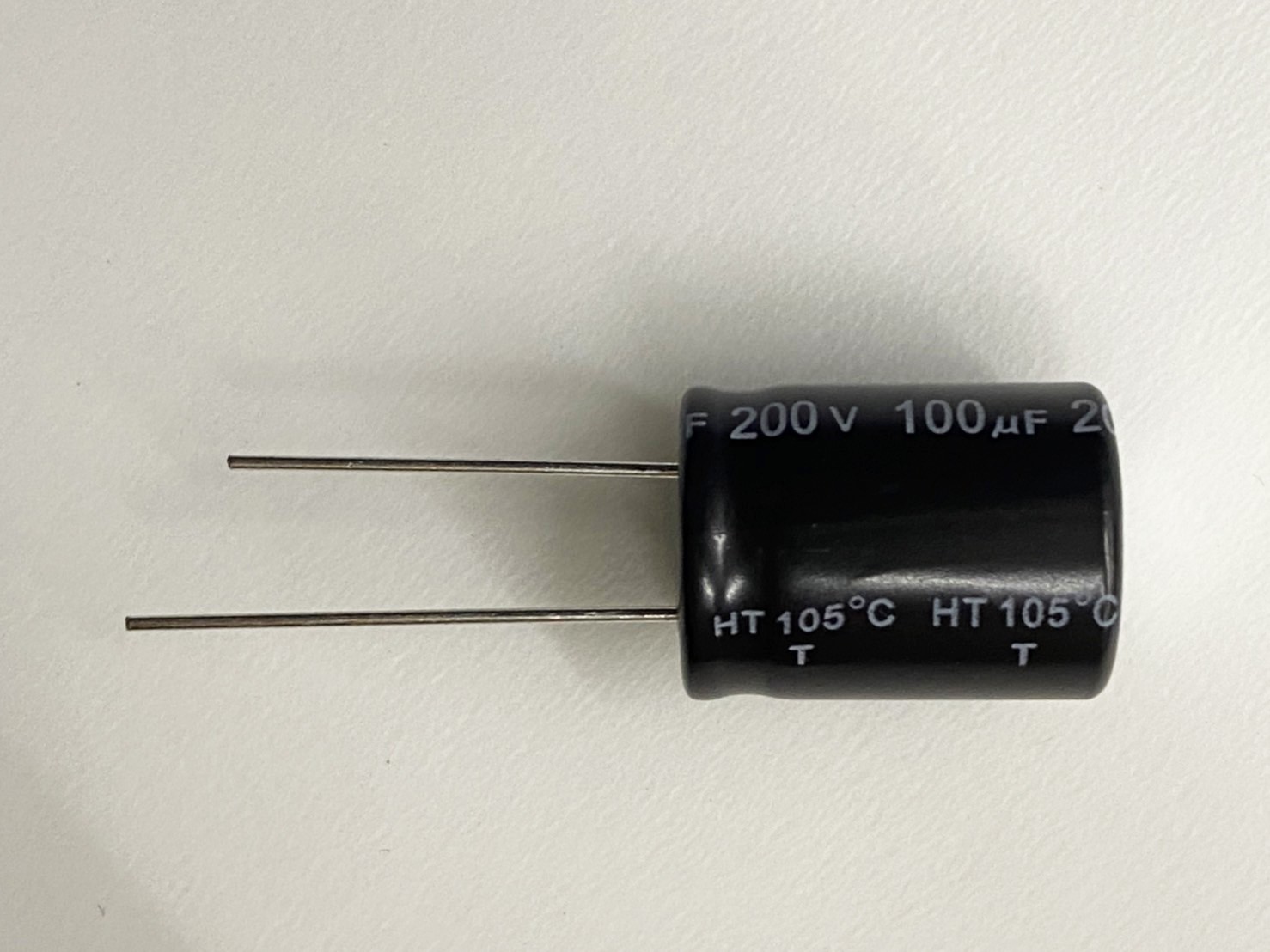 電解電容100uF200V 1pcs ( EC100uF200V 16x21/105℃ )