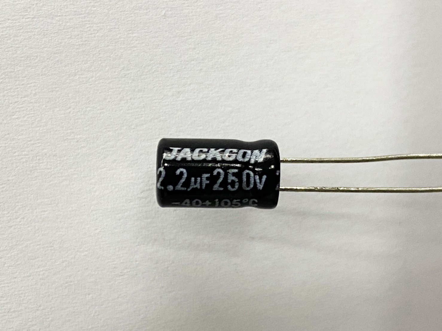 電解電容2.2uF250V 2pcs ( EC2.2uF250V 6.3x11/105℃ )