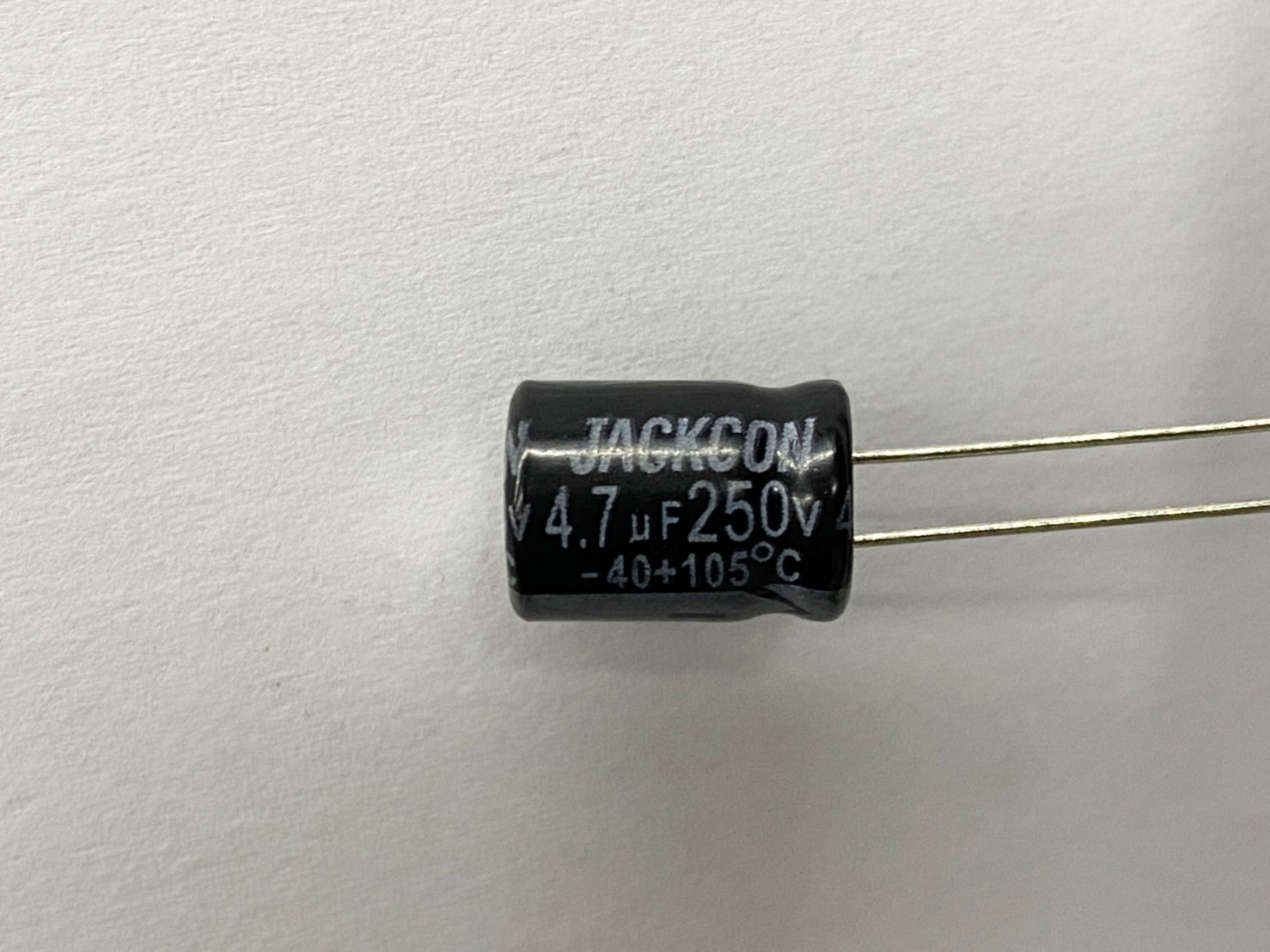 電解電容4.7uF250V 2pcs ( EC4.7uF250V 8x11/105℃ )