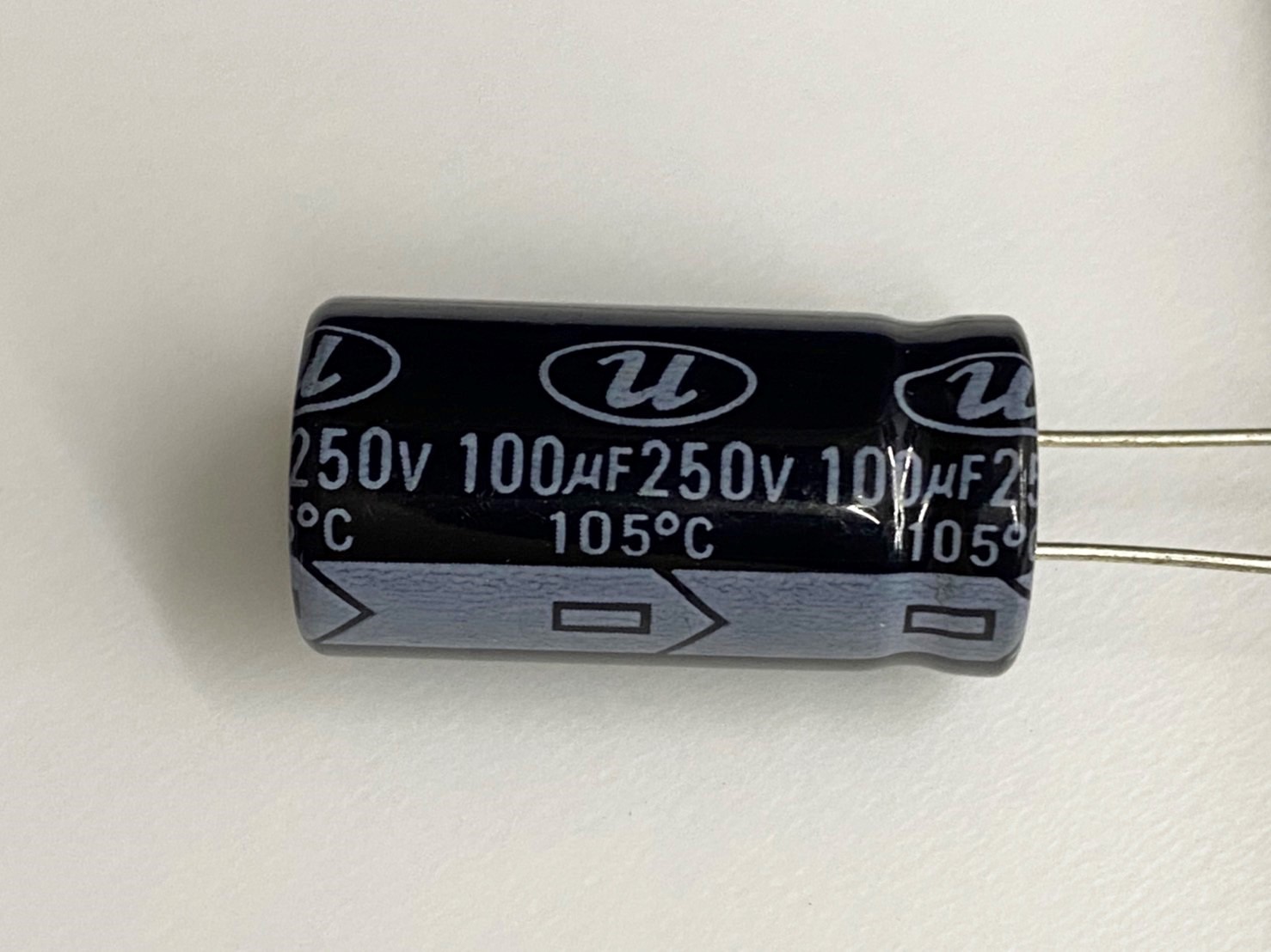 電解電容100uF250V 1pcs ( EC100uF250V 16x32/105℃ )