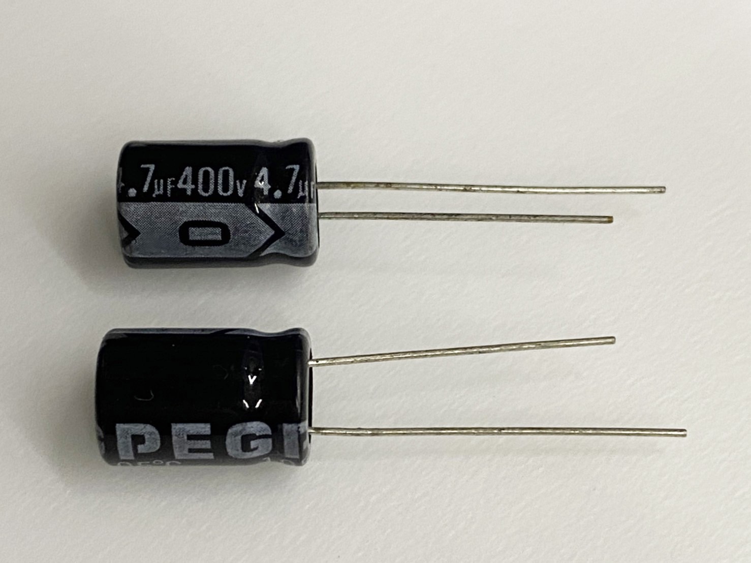 電解電容4.7uF400V 2pcs ( EC4.7uF400V 10x15/105℃ )