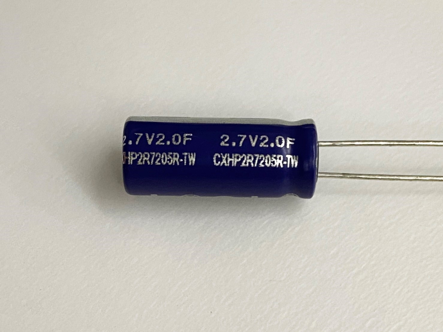 陸製超級電容2F/2.7V 1pcs ( 1333-2.0 ( 8x20mm ) )