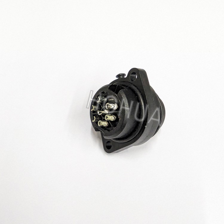 IP67防水公頭 7P 外螺牙 10A250V