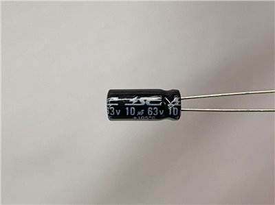 電解電容10uF63V 5pcs ( EC10uF63V 5x11/105℃ )